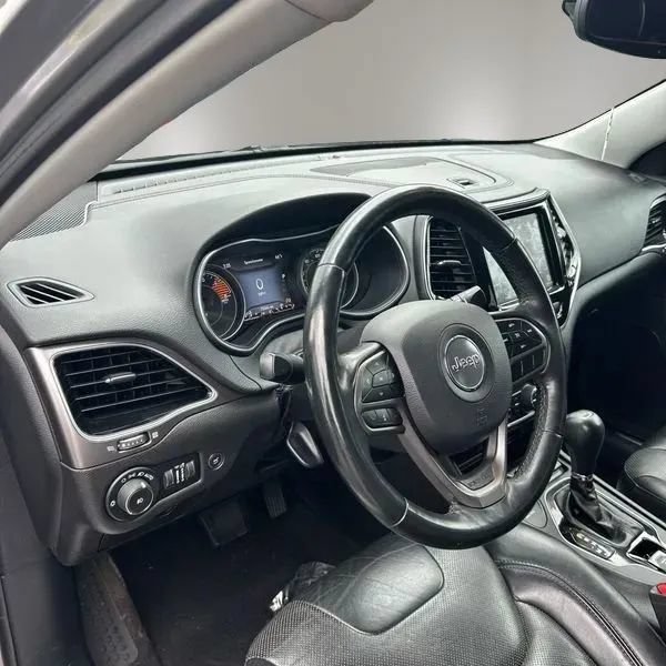 Used 2019 Jeep Cherokee Limited AWD/4WD image 14