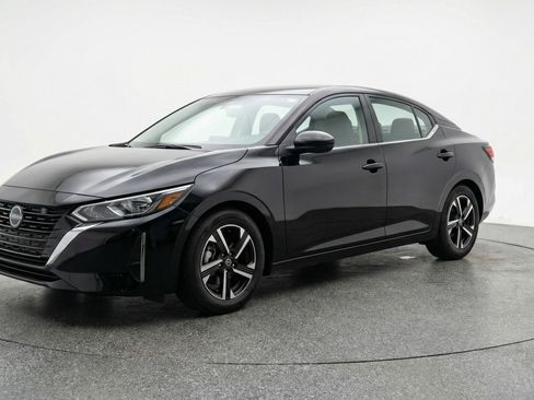 Used 2025 Nissan Sentra SV image 3