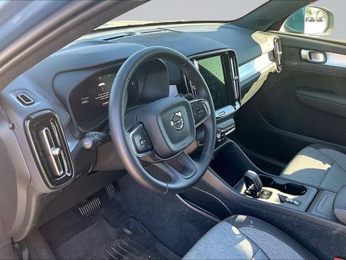 Used 2025 Volvo XC40 B5 Core AWD/4WD image 11