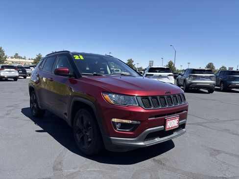 Used 2021 Jeep Compass Latitude AWD/4WD image 3