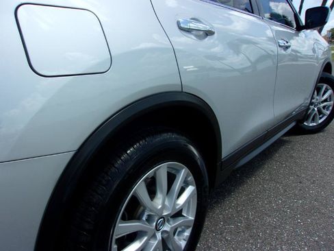 Used 2019 Nissan Rogue S w/ Special Edition Package FWD image 13