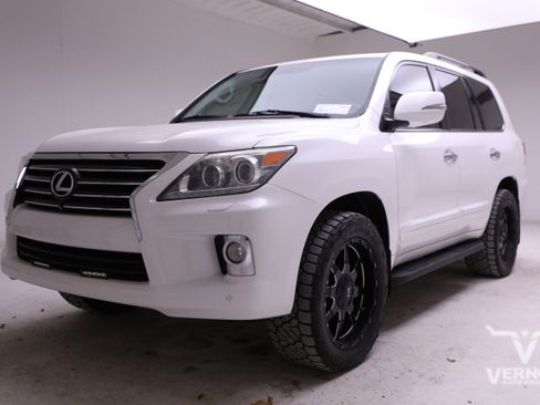 Used 2013 Lexus LX 570 4WD w/ Preferred Accessory Pkg image 1