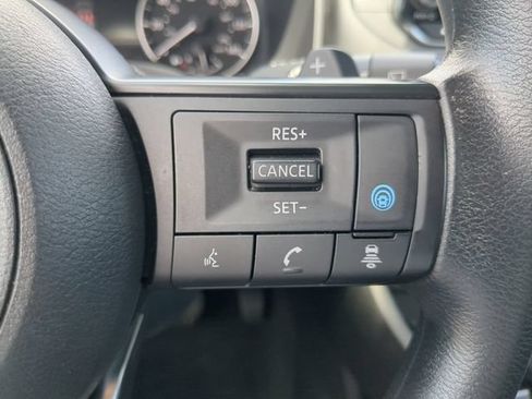 Used 2024 Nissan Rogue SV FWD image 30
