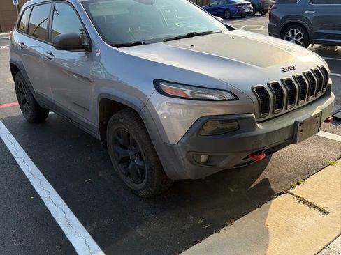 Used 2016 Jeep Cherokee Trailhawk w/ Comfort/Convenience Group AWD/4WD image 8