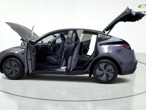 Used 2026 Tesla Model Y AWD image 15