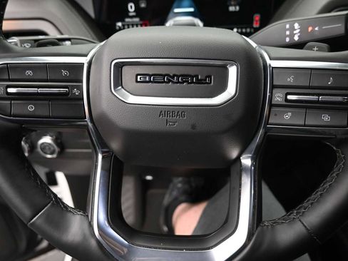 Used 2025 GMC Yukon XL Denali AWD/4WD image 32