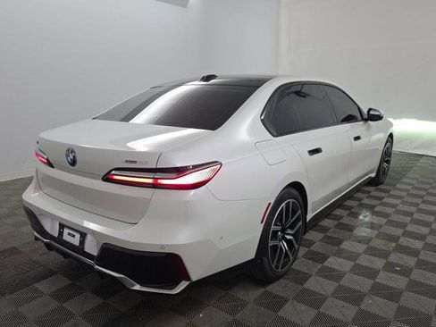 Used 2024 BMW i7 xDrive60 AWD/4WD image 3