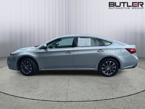 Used 2018 Toyota Avalon XLE FWD image 4