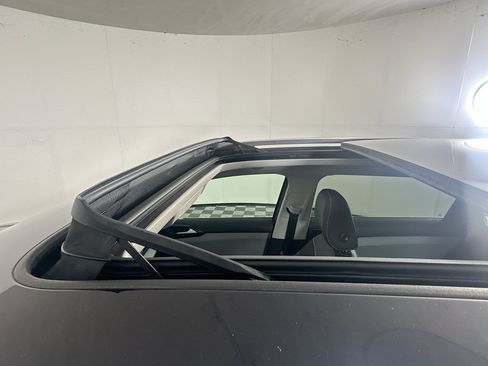 Used 2023 Volkswagen Taos SE w/ Panoramic Sunroof Package FWD image 26