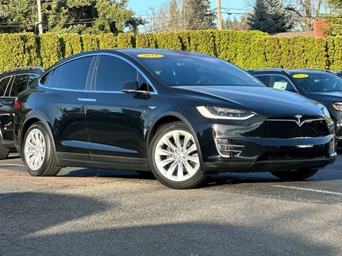 Used 2018 Tesla Model X 75D image 2