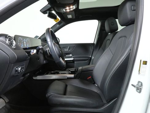 Used 2023 Mercedes-Benz GLB 250 4MATIC image 3
