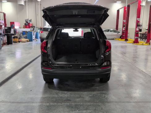 Used 2024 GMC Terrain SLE image 5