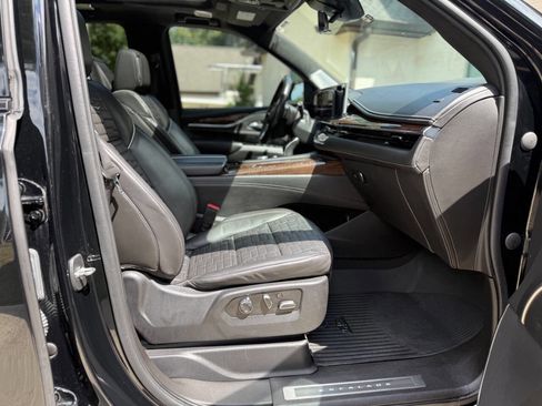 Used 2021 Cadillac Escalade ESV Sport Platinum image 19