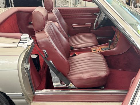 Used 1987 Mercedes-Benz 560 SL image 14