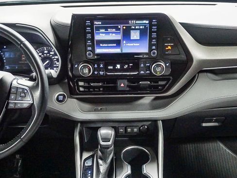 Used 2020 Toyota Highlander XLE image 17