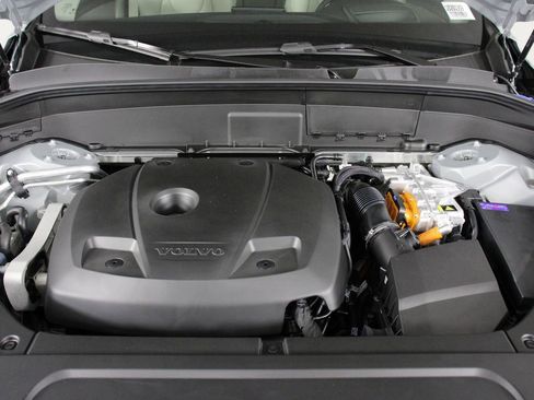 New 2026 Volvo XC90 T8 Ultra w/ Protection Package Premier AWD/4WD image 12