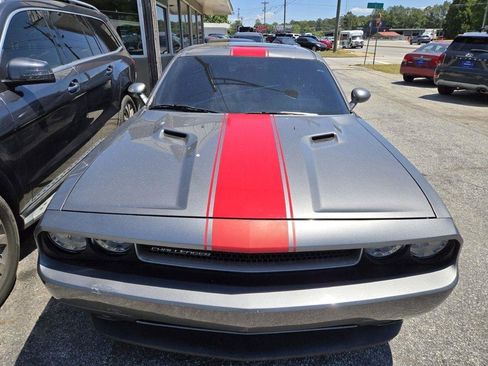 Used 2012 Dodge Challenger SXT RWD image 4
