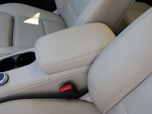 Used 2020 Mercedes-Benz GLA 250 4MATIC w/ Premium Package image 20
