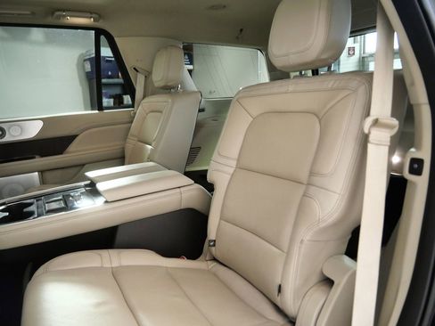 Certified 2021 Lincoln Navigator Reserve w/ Luxury Package AWD/4WD image 14