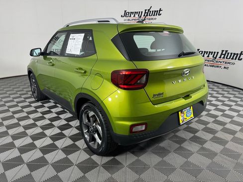 Used 2023 Hyundai Venue SEL w/ Cargo Package FWD image 9