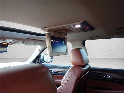 Used 2018 Cadillac Escalade Premium Luxury image 12