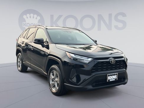 Used 2025 Toyota RAV4 XLE AWD/4WD image 10