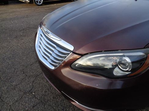 Used 2012 Chrysler 200 Limited FWD image 9