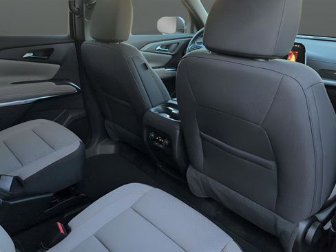 Used 2026 Chevrolet Traverse LT image 25