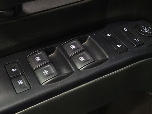 Used 2018 Chevrolet Silverado 1500 LT w/ All Star Edition image 27