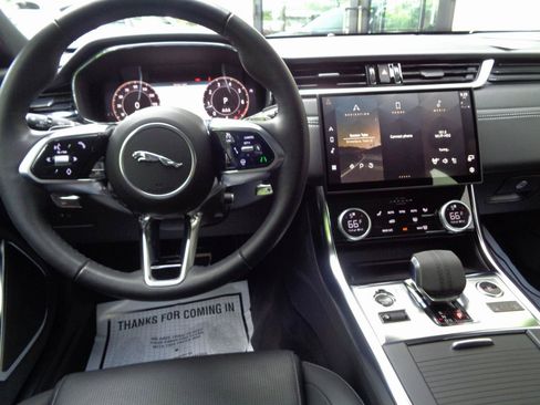 Used 2024 Jaguar XF R-Dynamic SE AWD/4WD image 11