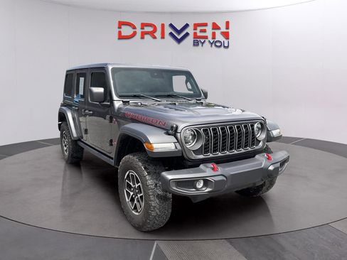 Used 2025 Jeep Wrangler Unlimited Rubicon AWD/4WD image 8