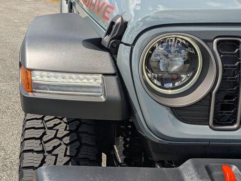 Used 2025 Jeep Gladiator Mojave image 9