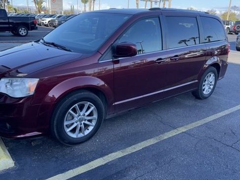 Used 2018 Dodge Grand Caravan SXT image 1