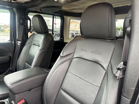Used 2022 Jeep Wrangler Unlimited Sahara w/ Cold Weather Group AWD/4WD image 17