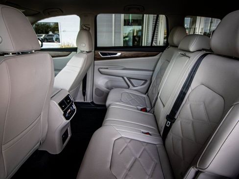 New 2026 Volkswagen Atlas SE image 45