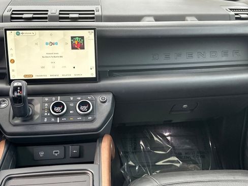 Used 2024 Land Rover Defender 110 X image 29