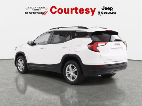 Used 2023 GMC Terrain SLE w/ Driver Convenience Package image 6