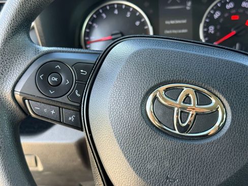 Used 2021 Toyota RAV4 XLE image 29