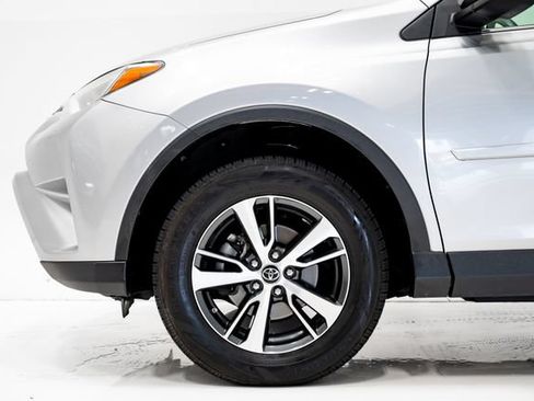 Used 2018 Toyota RAV4 XLE w/ Plus Extra Value Package FWD image 29