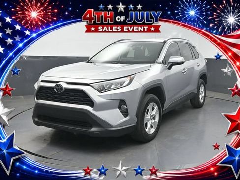 Used 2021 Toyota RAV4 XLE FWD image 1