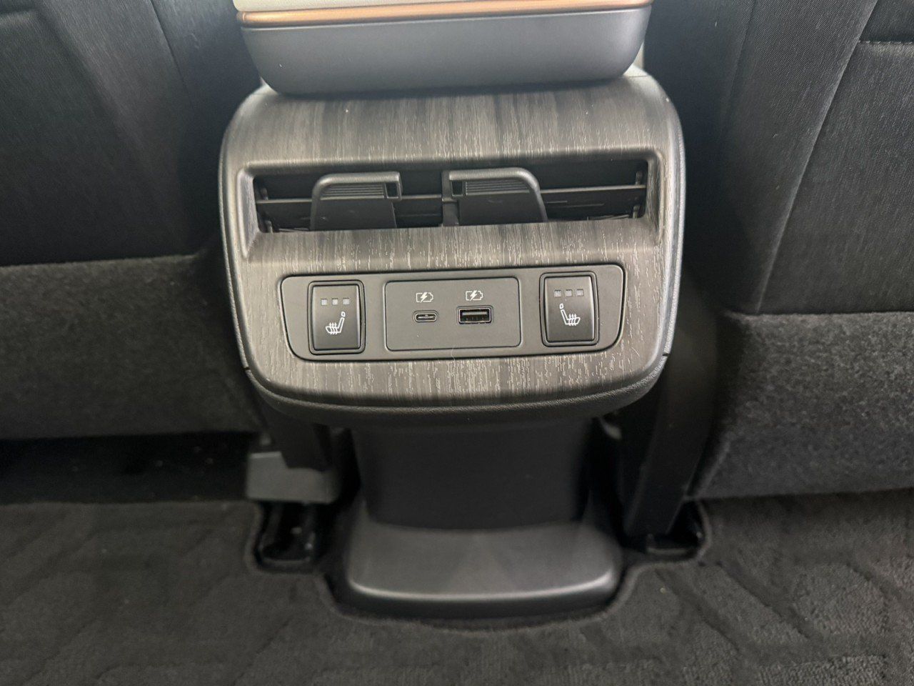 Used 2024 Nissan Ariya AWD image 14