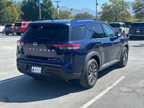 Used 2022 Nissan Pathfinder SV image 3