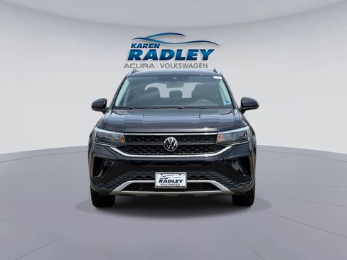 Certified 2023 Volkswagen Taos SE FWD image 6