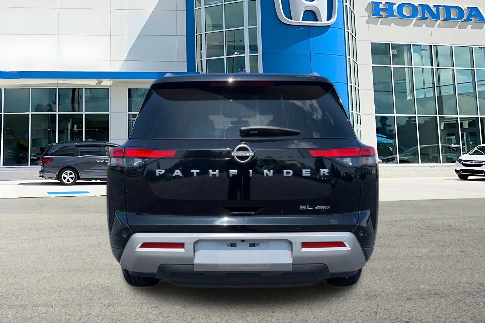 Used 2025 Nissan Pathfinder SL AWD/4WD image 4