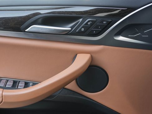 Certified 2025 BMW X4 xDrive30i image 15