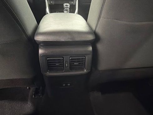 Used 2021 Toyota RAV4 XLE AWD/4WD image 22