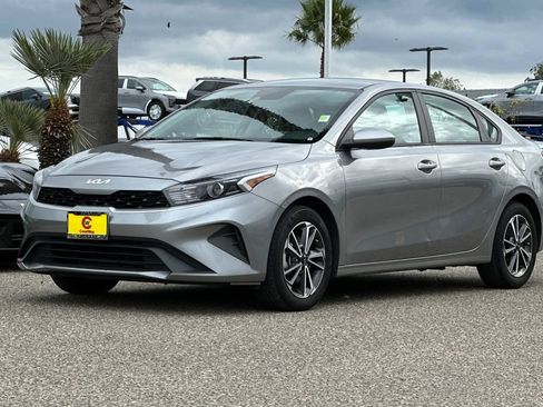 Used 2023 Kia Forte LXS image 8