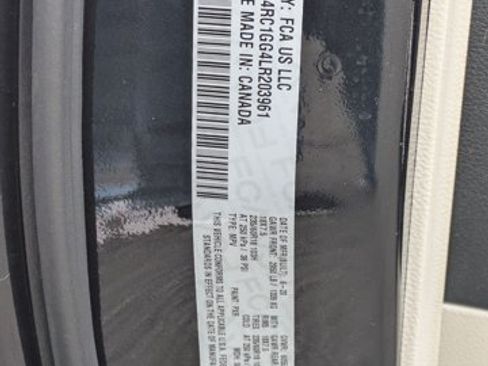 Used 2020 Chrysler Pacifica Limited FWD image 27