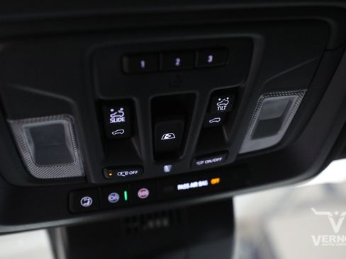 Used 2025 GMC Sierra 2500 AT4X AWD/4WD image 25