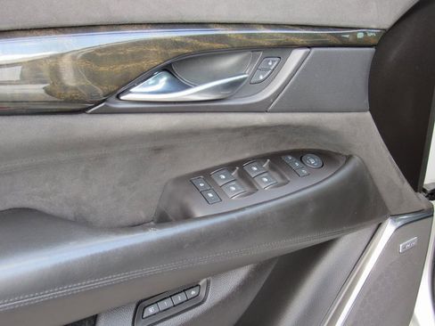 Used 2017 Cadillac Escalade Platinum image 15